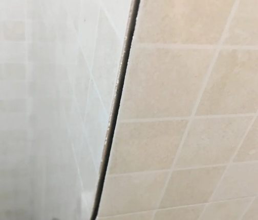 瓮安瓷砖空鼓维修公司分享阳台瓷砖脱落的修复过程可以分为以下几个步骤